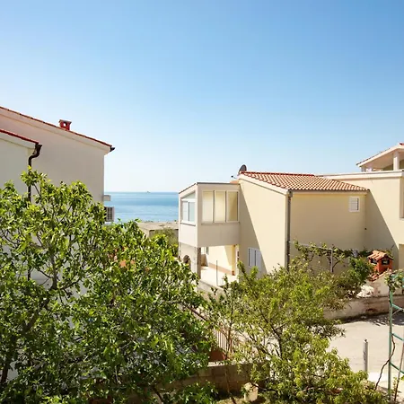 Appartement By The Sea - 17129