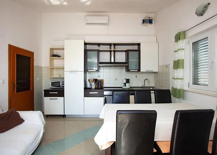 Appartement By The Sea - 17129 *