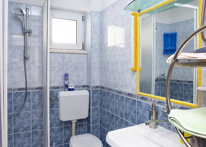 Appartement By The Sea - 17129 *